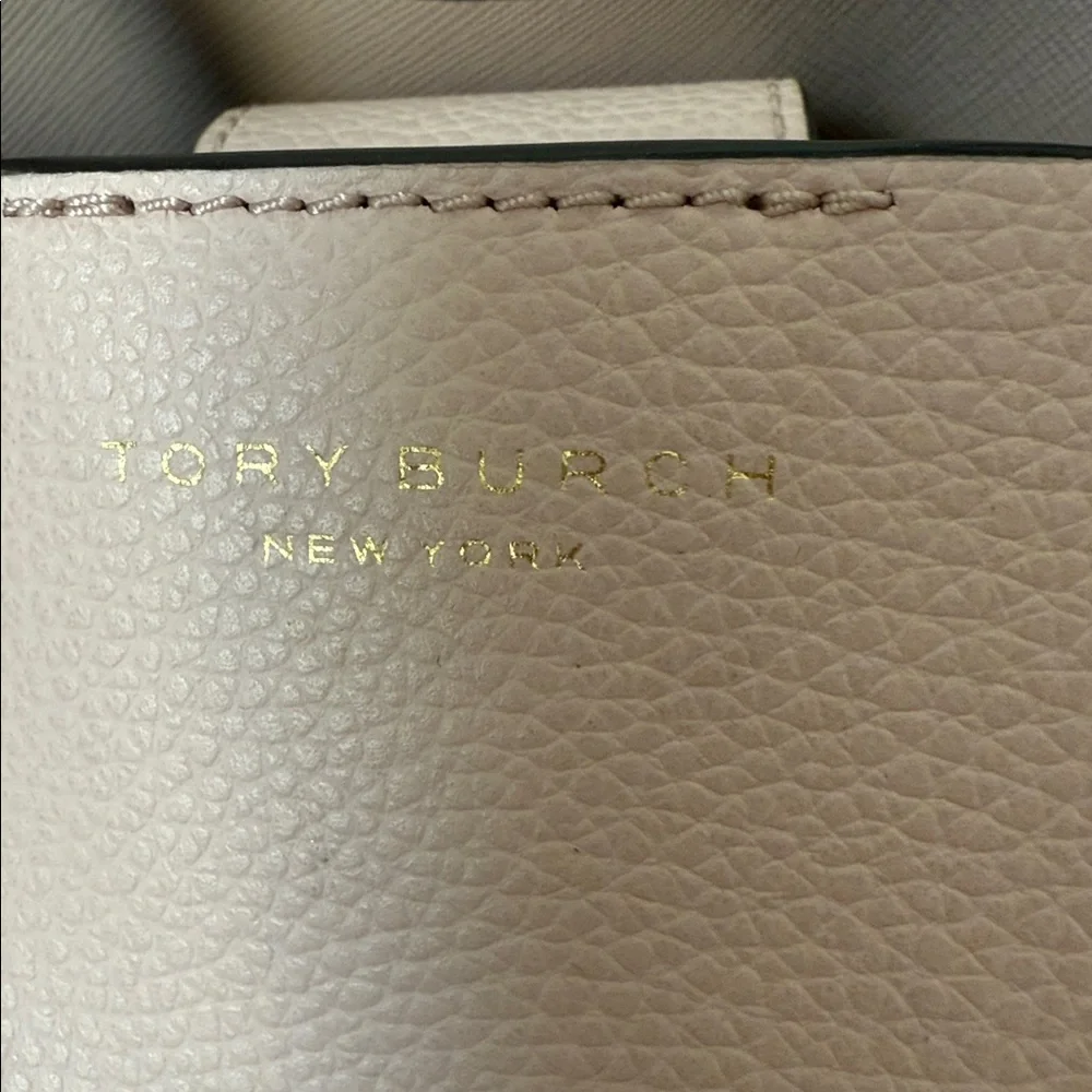 Tory Burch Perry Small Triple Compartment Tote 81928 Shell Pink - Picture 2 of 16